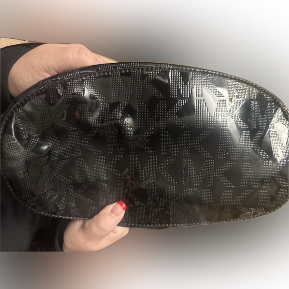 👜Michael Michael Kors Black Patent Leather Monogram Jet
Set Shoulder Tote EUC - Picture 5 of 7